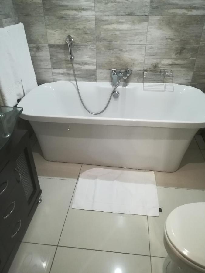 Garden Top Hotel Johannesburg Bagian luar foto